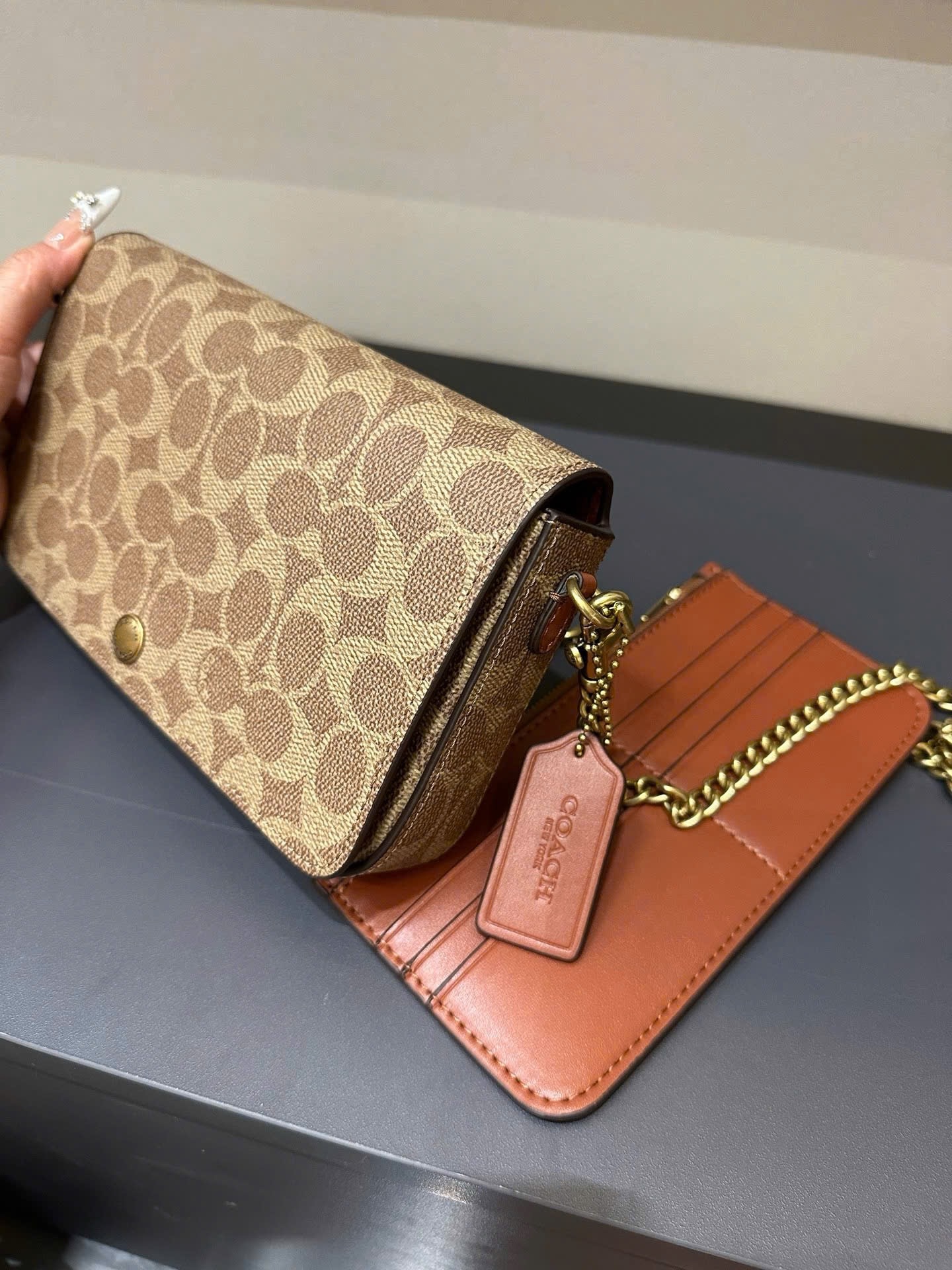 Coach Mila Crossbody Bag – túi kèm ví rời